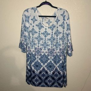 White with blue detail naïf shirt